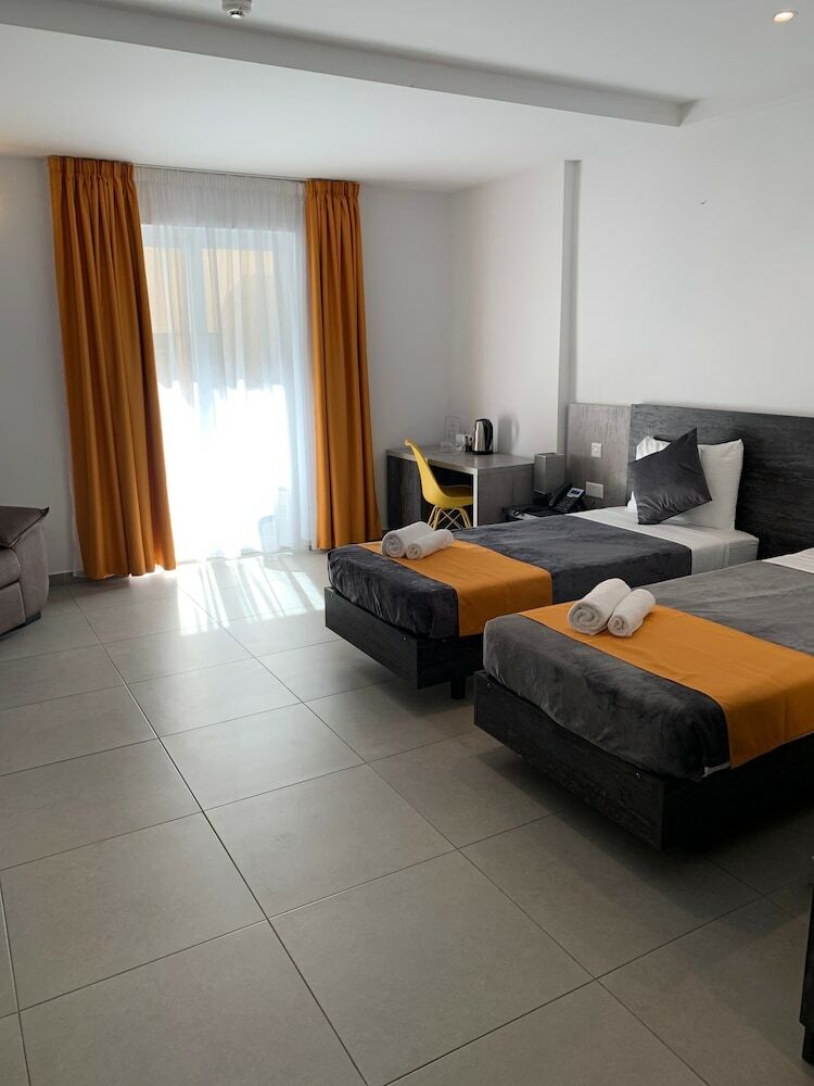 Hotel Life Inn Suites