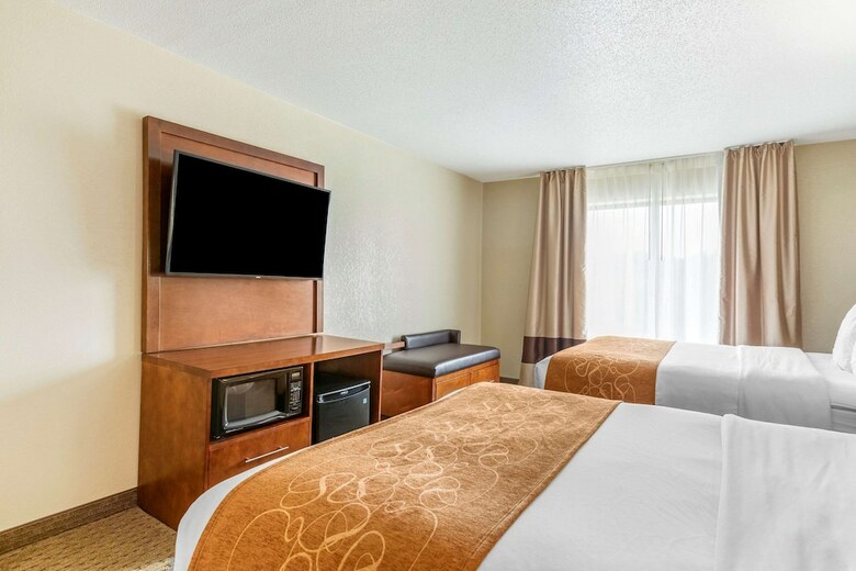 Hotel Comfort Suites Grand Rapids North