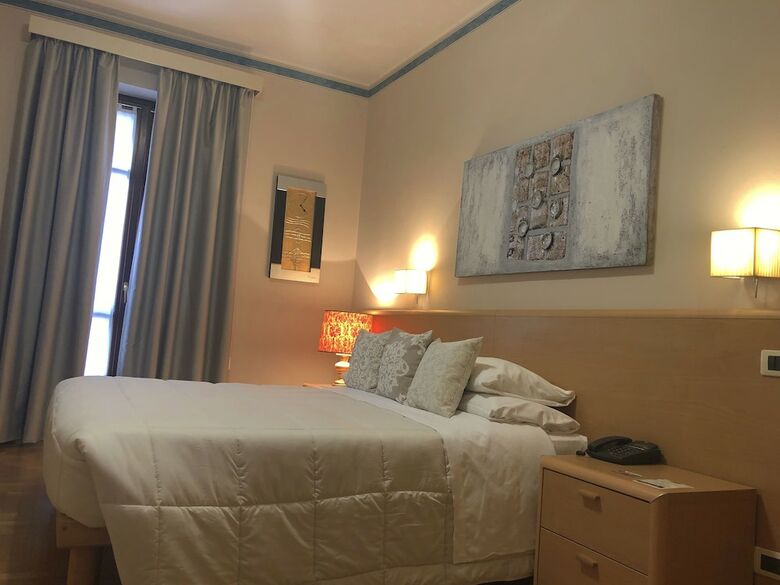 Hotel La Fert� Restaurant And Suites