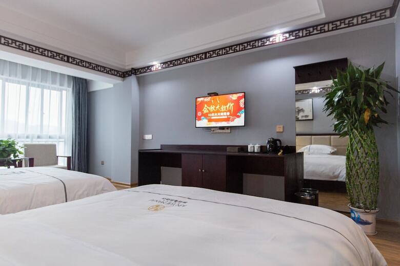 Jun Yue Man Ju Hotel