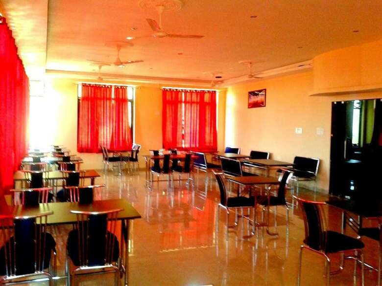 Hotel Midway Resort