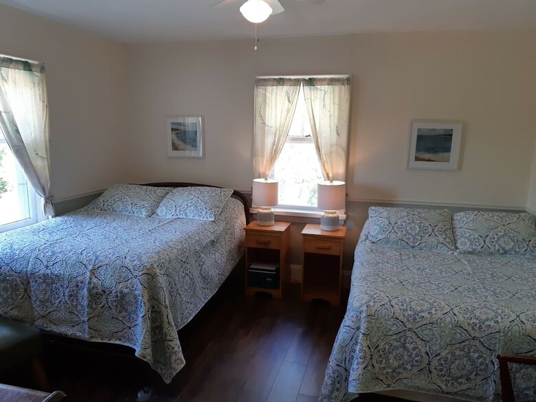Hotel Miners Bay Lodge