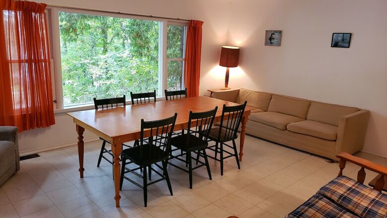 Hotel Miners Bay Lodge