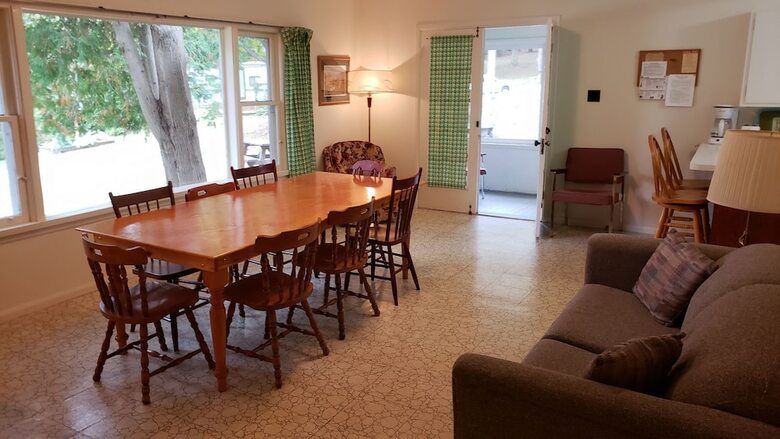 Hotel Miners Bay Lodge