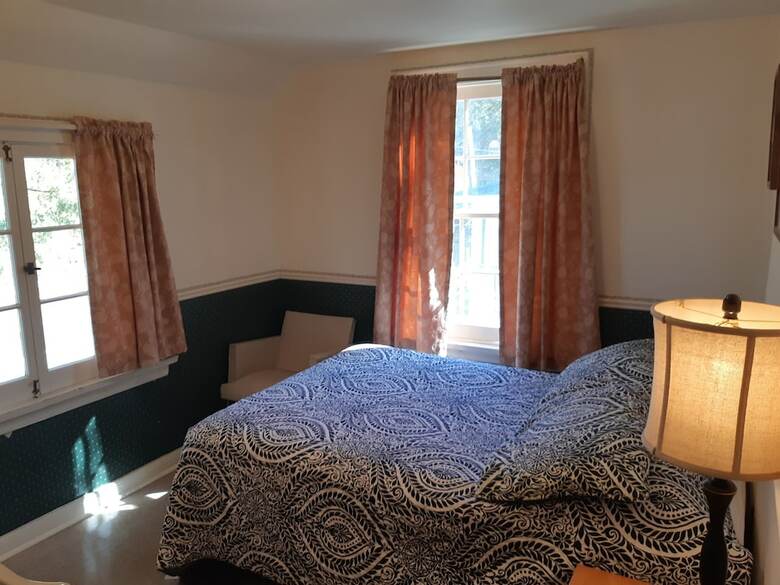 Hotel Miners Bay Lodge