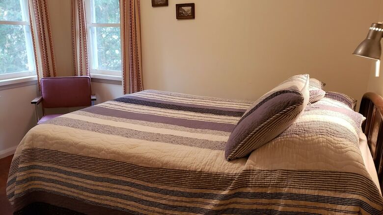 Hotel Miners Bay Lodge