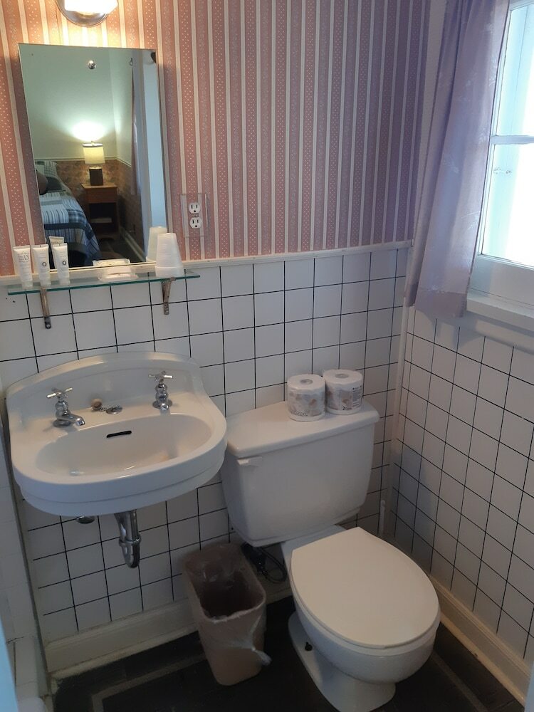 Hotel Miners Bay Lodge