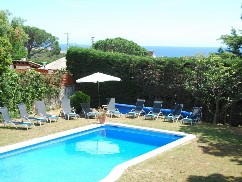 Magnificent Villa In Calonge With Terrace