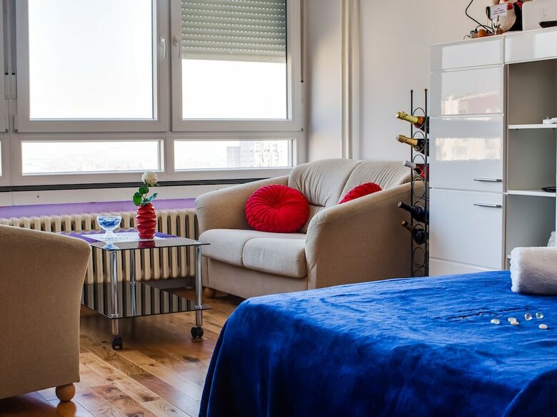 Studio Apartment In Zagreb With Lake Nearby
