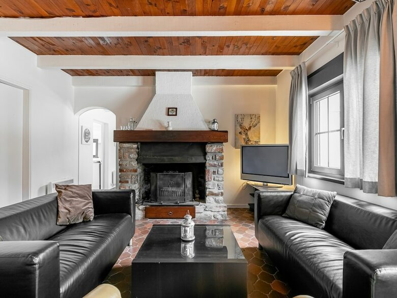 Quiet Holiday Home In Boisset With Swimming Pool