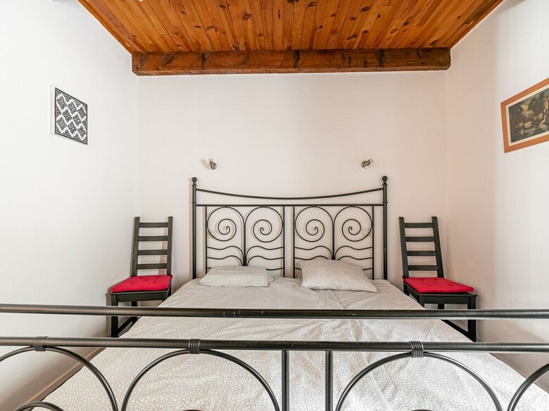 Quiet Holiday Home In Boisset With Swimming Pool