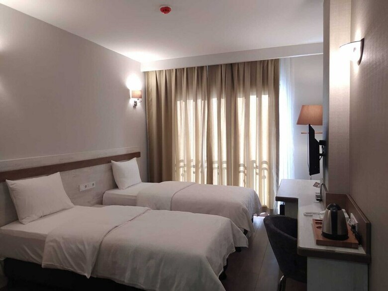 Kanyonvadi Hotel