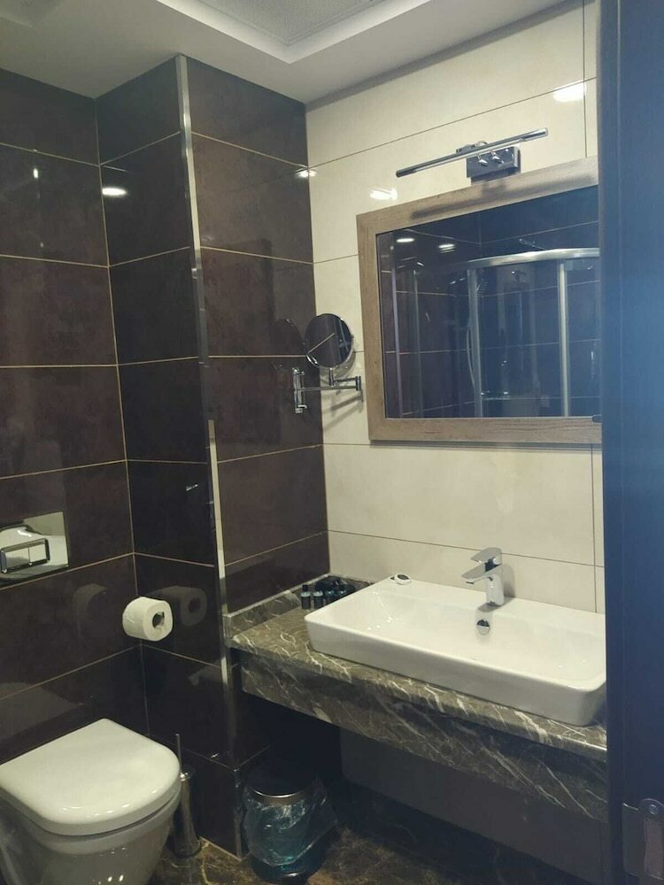 Kanyonvadi Hotel