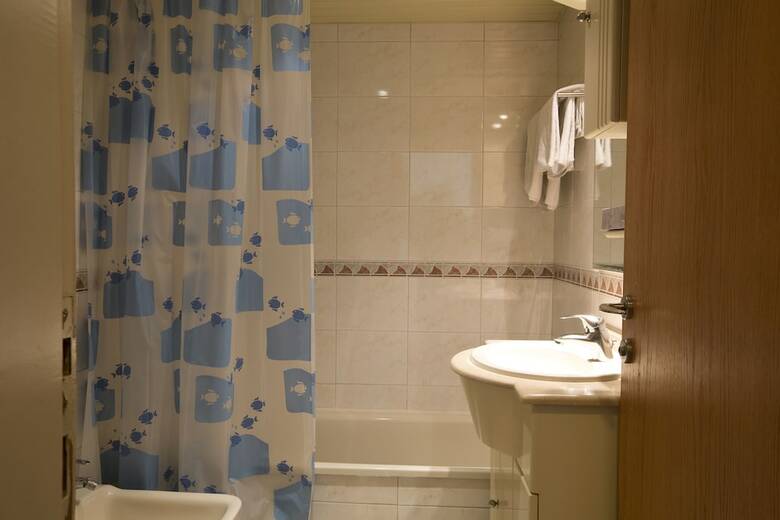 Aparthotel Adma Blue Screen