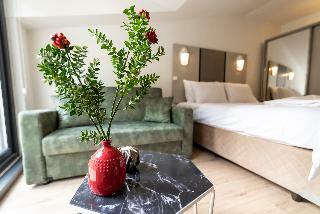 Global Suites Hotel