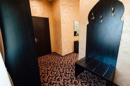 Khan-chinar Hotel