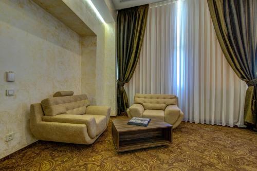 Khan-chinar Hotel