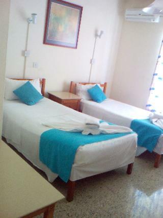 Flora Maria Hotel And Annex Apartments