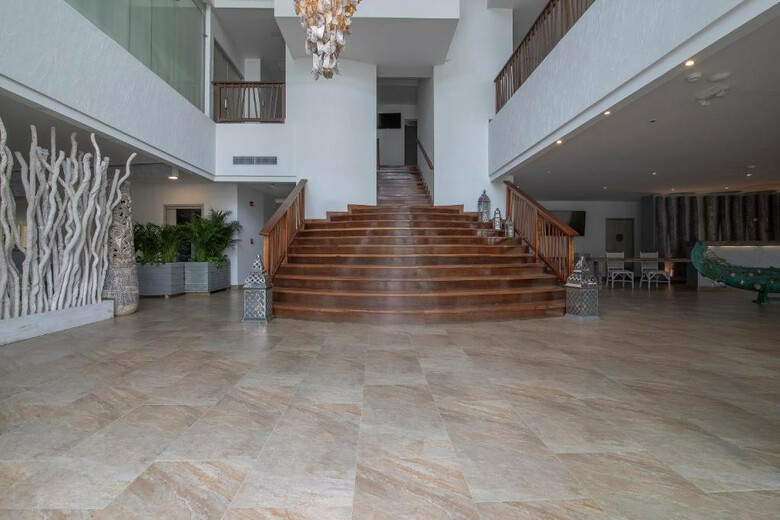 Hotel Grand Sirenis Karmair�