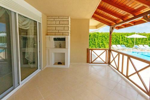 Villa Paradise Town