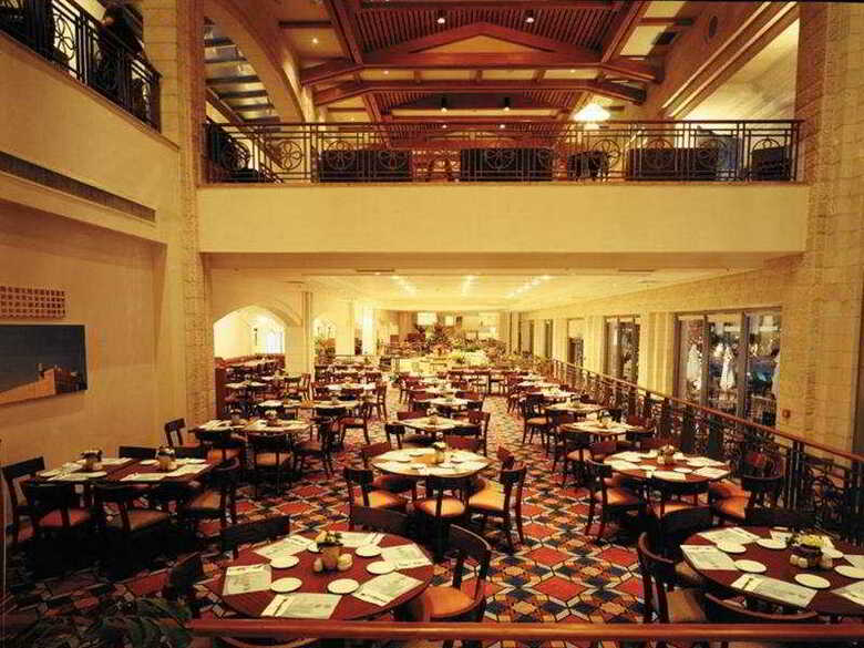 Hotel Golden Crown