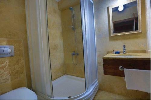 Jerveni Cave Hotel