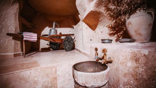 Jerveni Cave Hotel