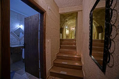 Jerveni Cave Hotel