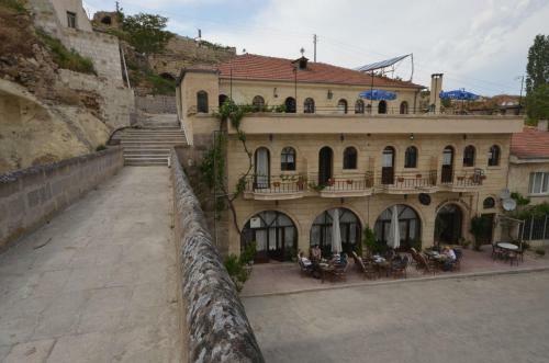 Jerveni Cave Hotel