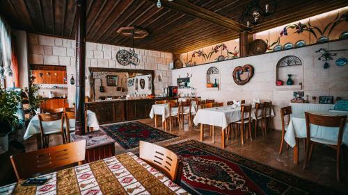 Jerveni Cave Hotel