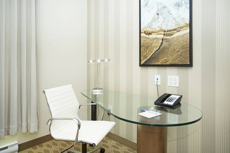Hotel Wyndham Garden Calgary Airport
