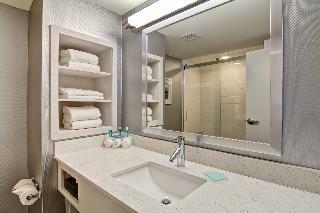 Hotel Holiday Inn Express And Suites Oshawa Downtown
