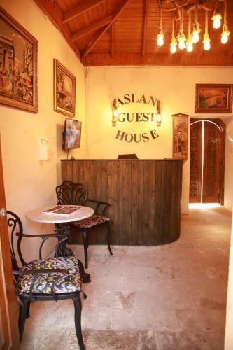 Hostal Aslan Guest House