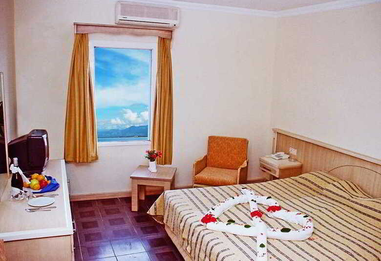 Acacia Hotel