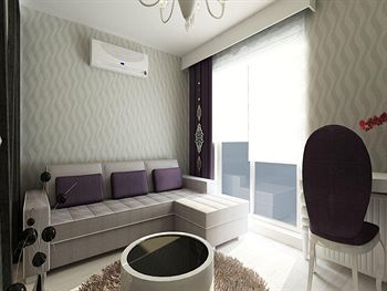 Demonti Hotel