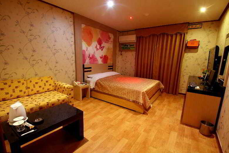 Goodstay Ej Hotel