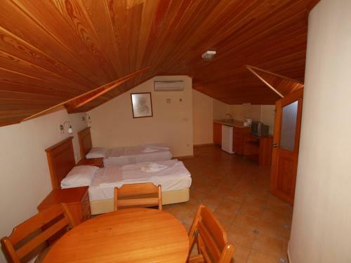 Sea Breeze Hotel And Apartments