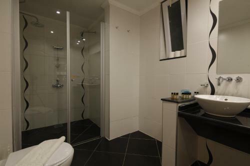Nicholas Heights Deluxe Suite Hotel