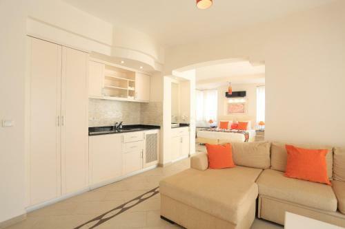 Nicholas Heights Deluxe Suite Hotel