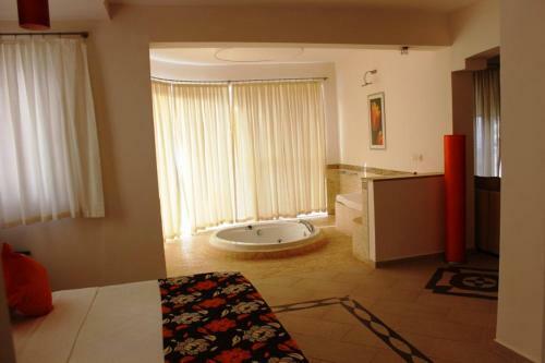 Nicholas Heights Deluxe Suite Hotel