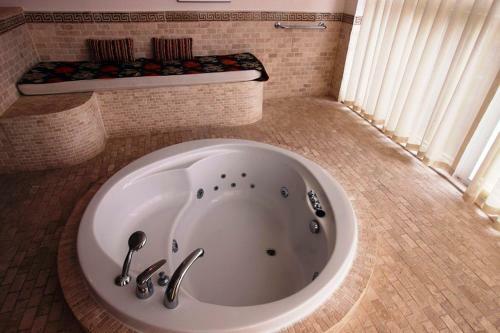Nicholas Heights Deluxe Suite Hotel