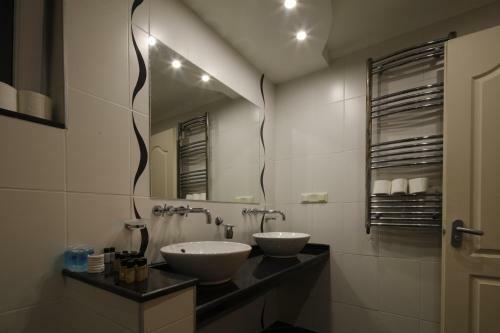 Nicholas Heights Deluxe Suite Hotel