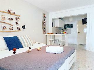 Angelos Apartments