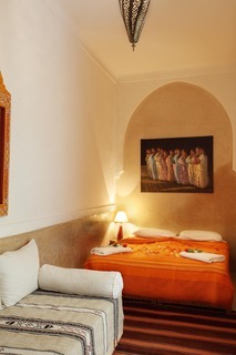 Riad White Flowers