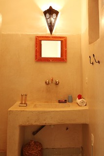 Riad White Flowers