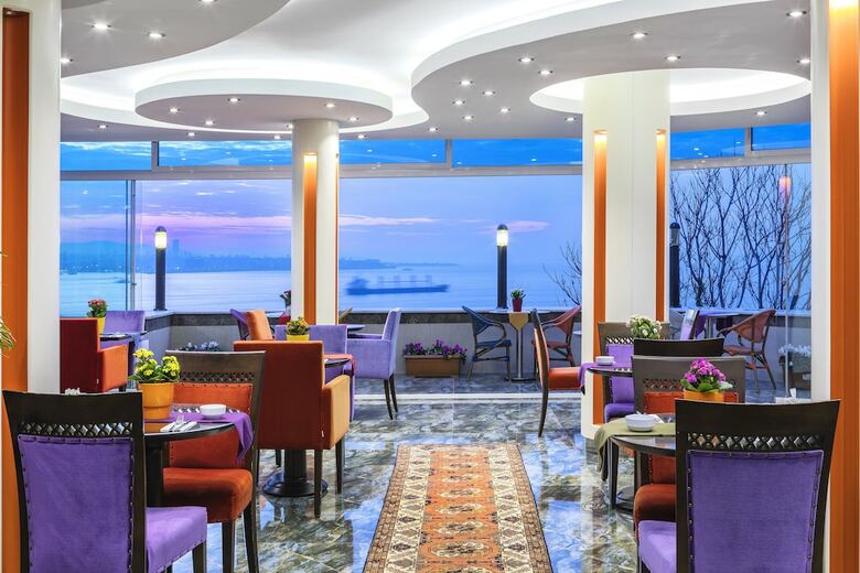The Magnaura Palace Hotel