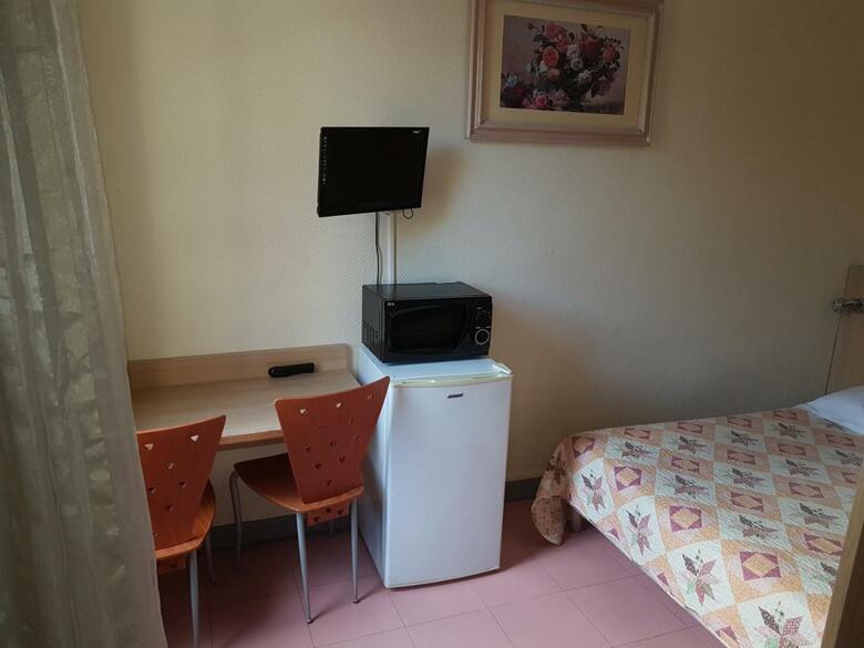 Au Royal Mad Hotel