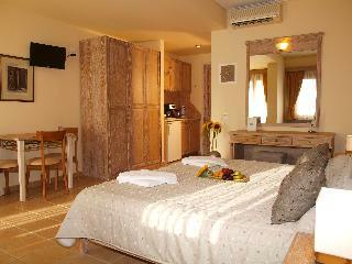 Mylos Hotel & Apartments