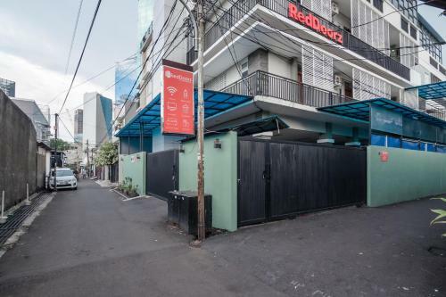 Reddoorz Plus Near Semanggi