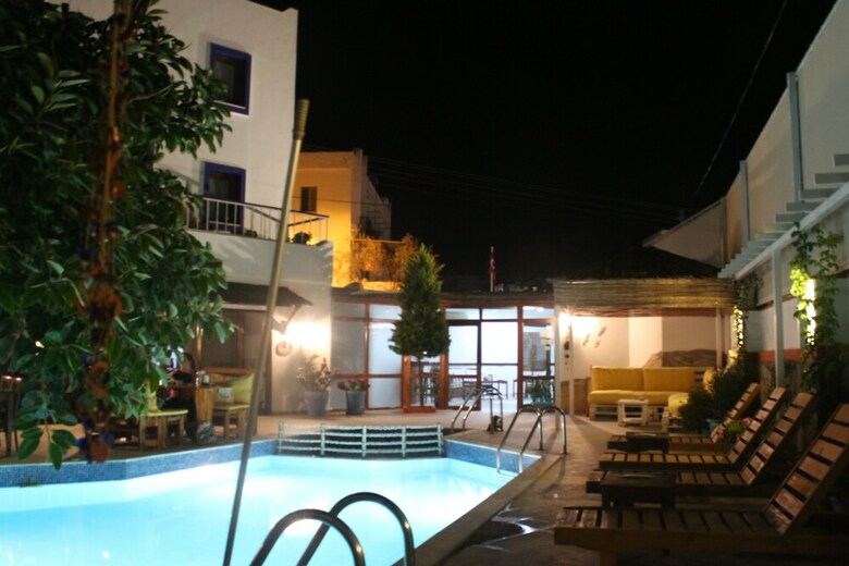 Hotel Oya & Suites